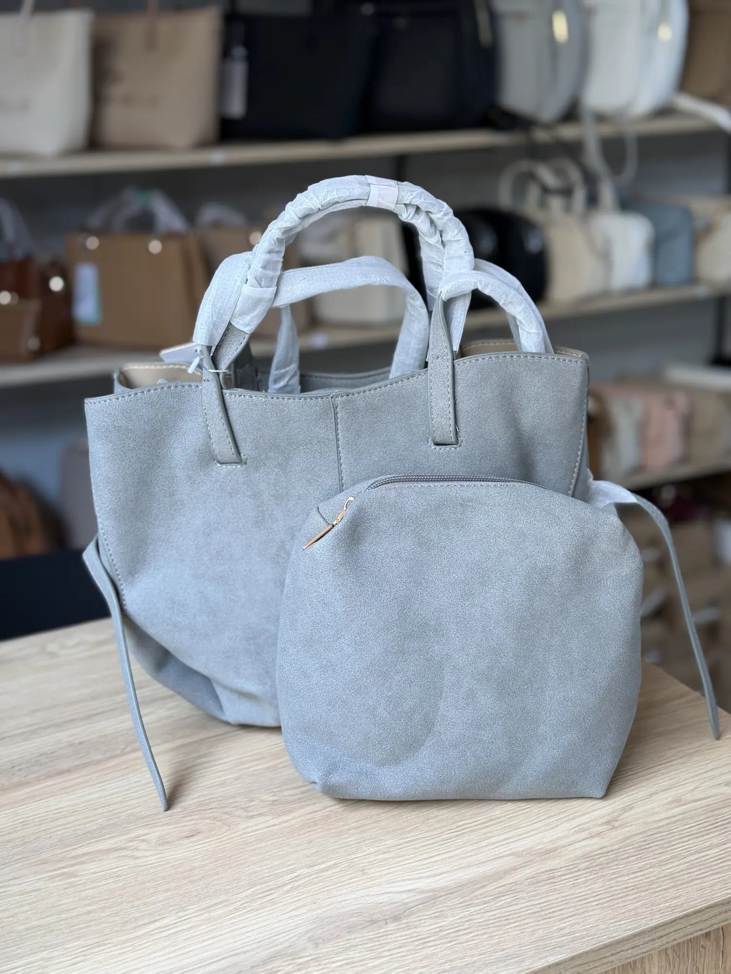 Cabas effet daim avec pochette - Gris clair