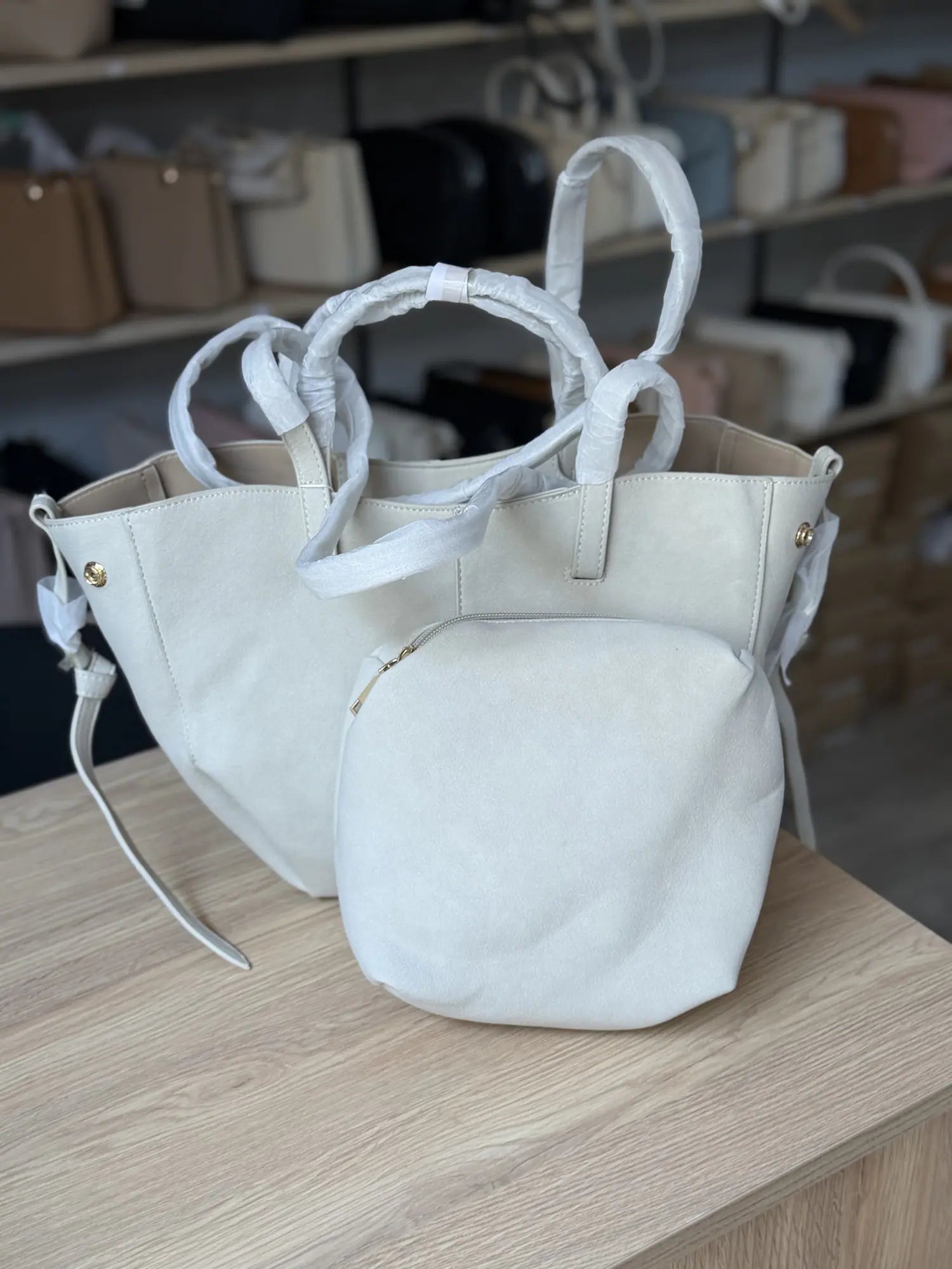 Cabas effet daim avec pochette - Ivoire